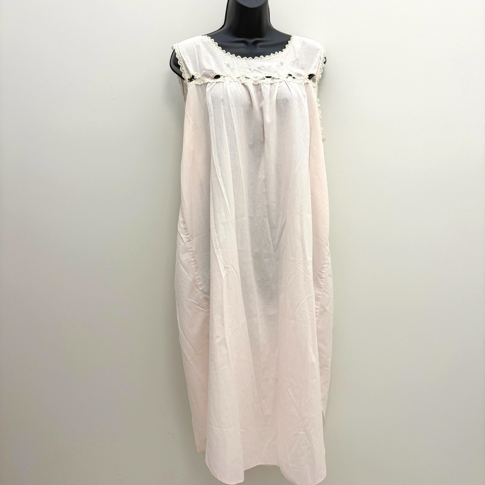 Vintage Nightgown Floral Embroidered Lace Trim Pink Small